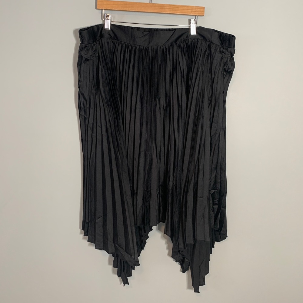 NEW Loralette Black Pleated Asymmetrical Hem Midi Skirt Size 3X